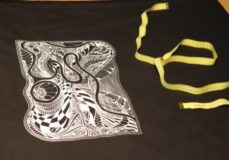 Siebdruck Labyrinth mit Maßband